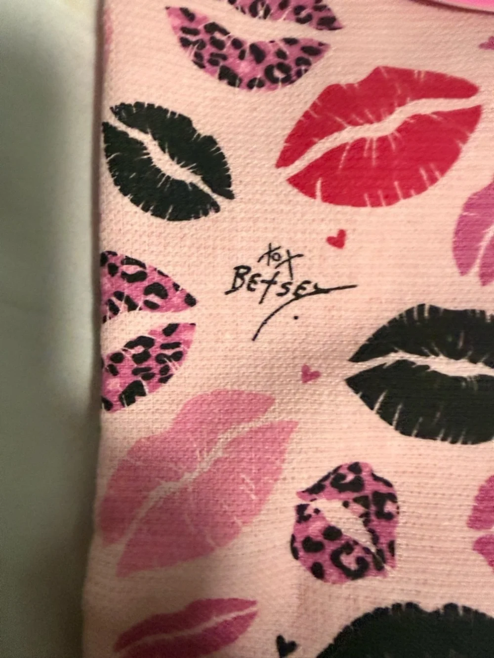 Betsy Johnson Pink Lip Print Kitchen Towel set of two! NWT